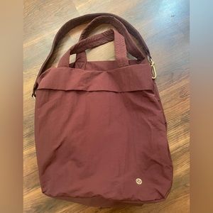 Lululemon On My Level bag merlot